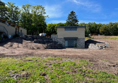 Excavation et protection avec enrochement