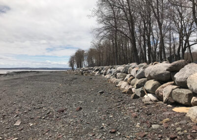 Protection des berges sur le bord du Fleuve Saint-Laurent