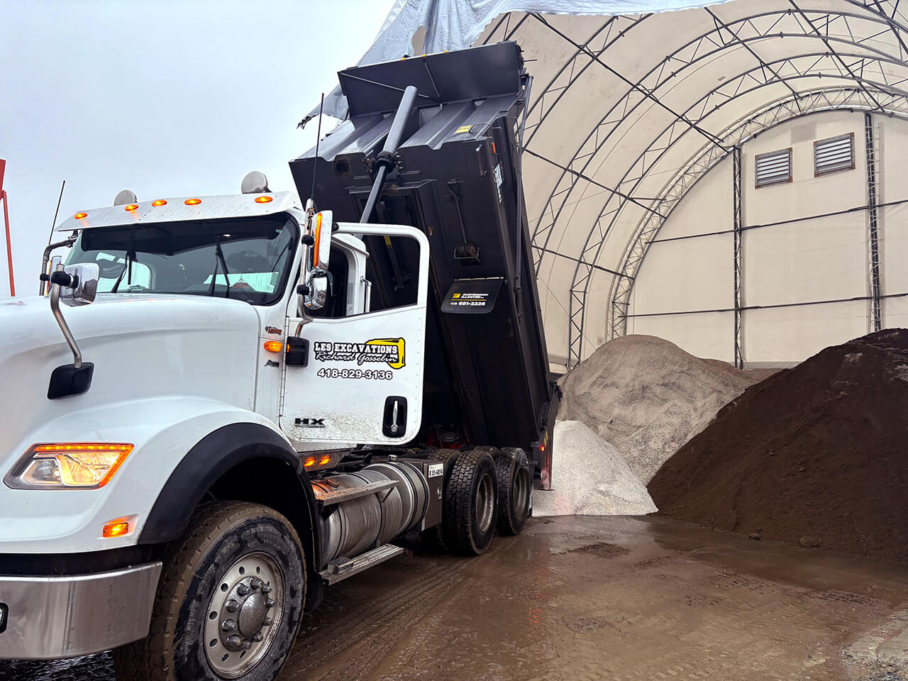 Transport en vrac de terre, sable et gravier Transport en vrac de terre, sable et gravier